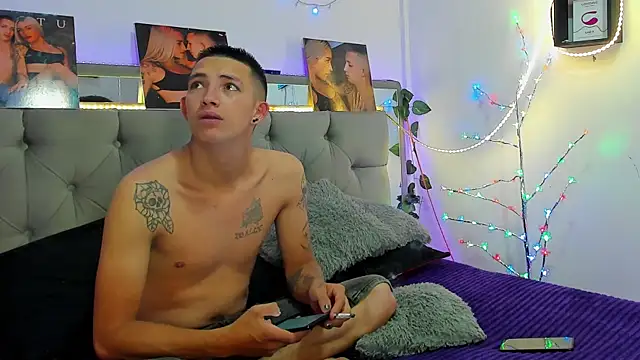 parejacaliente20154 online show from September 10, 2025, 11:31 am