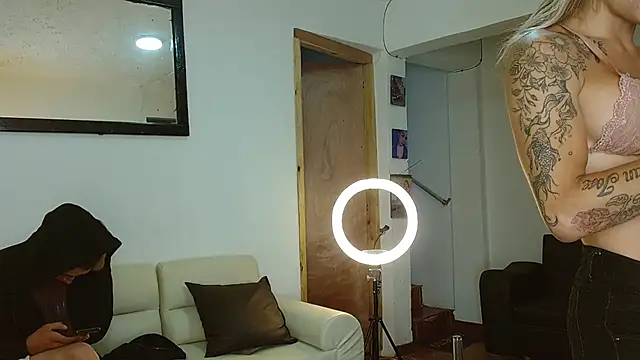 parejacaliente20154 online show from March 12, 2025, 12:04 pm