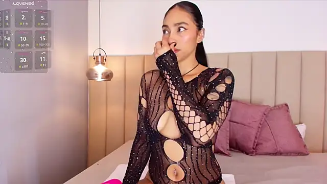 Leamonroe   online show from March 22, 2025, 10:49 am