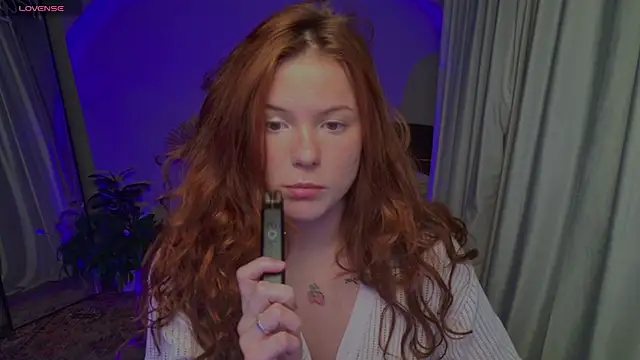 Snapshot of Elsie_Ginger chatting on October 8, 2025, 10:10 pm Elsie Ginger online show from October 8, 2025, 10:10 pm