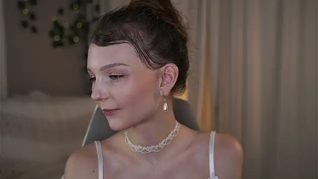 Snapshot of CindyGarrison chatting on December 1, 2025, 10:21 pm CindyGarrison online show from December 1, 2025, 10:21 pm