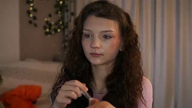 Snapshot of CindyGarrison chatting on November 16, 2025, 11:30 pm CindyGarrison online show from November 16, 2025, 11:30 pm