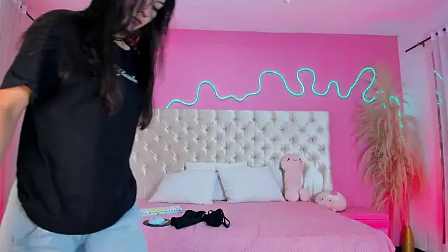 Julieta Cortes   online show from March 30, 2026, 11:55 am