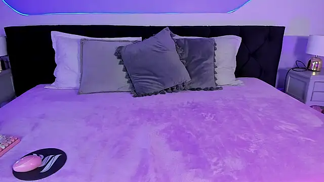 Julieta Cortes   online show from September 19, 2025, 12:09 pm