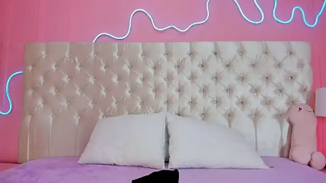 Julieta Cortes   online show from February 10, 2026, 12:15 pm