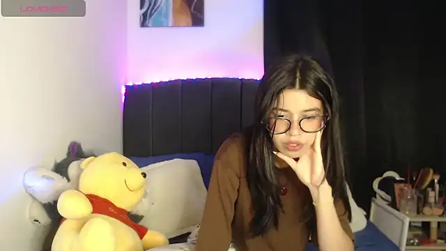 Snapshot of ily_bea chatting on June 5, 2026, 12:59 am ily bea online show from June 5, 2026, 12:59 am