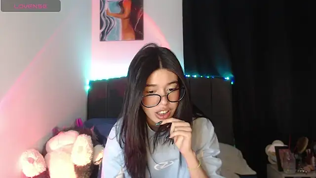 Snapshot of ily_bea chatting on June 4, 2026, 1:21 am ily bea online show from June 4, 2026, 1:21 am
