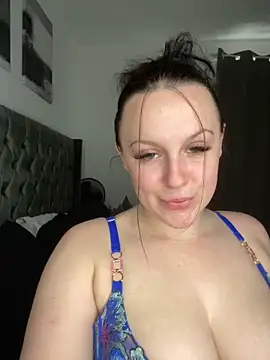 Snapshot of riri_bstvx chatting on October 21, 2025, 1:21 pm riri bstvx online show from October 21, 2025, 1:21 pm