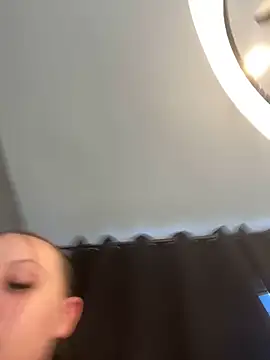 Snapshot of riri_bstvx chatting on February 28, 2025, 2:31 pm riri bstvx online show from February 28, 2025, 2:31 pm