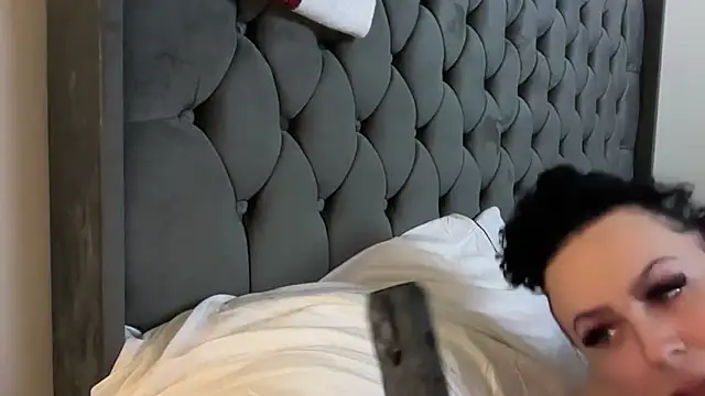 riri bstvx online show from January 10, 2026, 9:43 pm