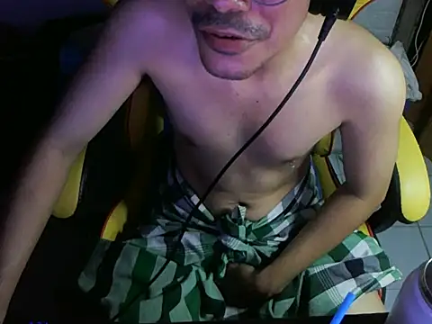 cloudyth1994 online show from October 16, 2025, 10:12 am