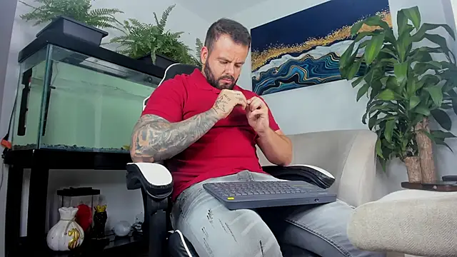 Snapshot of Johnnygrayson1 chatting on July 2, 2026, 12:11 am Johnnygrayson1 online show from July 2, 2026, 12:11 am
