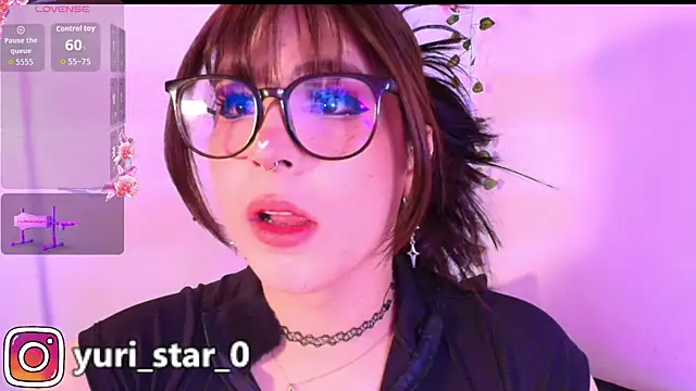 Snapshot of Yuri_Stars chatting on November 6, 2025, 1:20 am Yuri Stars online show from November 6, 2025, 1:20 am