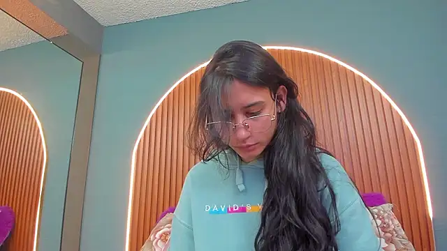 Snapshot of NayeCloud chatting on February 3, 2026, 3:59 am NayeCloud online show from February 3, 2026, 3:59 am