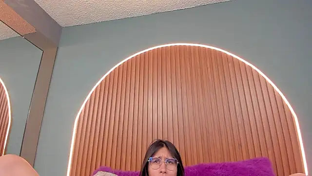 Snapshot of NayeCloud chatting on February 3, 2026, 6:22 am NayeCloud online show from February 3, 2026, 6:22 am