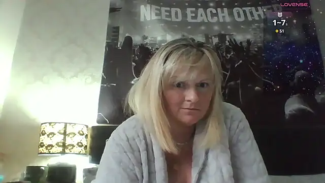 Snapshot of chloefeel chatting on June 16, 2026, 7:03 pm chloefeel online show from June 16, 2026, 7:03 pm
