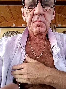 Snapshot of Freddy1962 chatting on December 19, 2024, 5:29 am Freddy1962 online show from December 19, 2024, 5:29 am