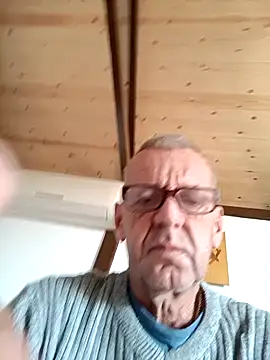 Snapshot of Freddy1962 chatting on December 15, 2024, 5:23 am Freddy1962 online show from December 15, 2024, 5:23 am