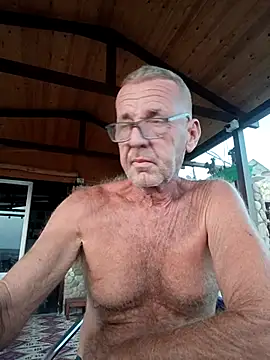 Snapshot of Freddy1962 chatting on October 7, 2025, 3:40 am Freddy1962 online show from October 7, 2025, 3:40 am