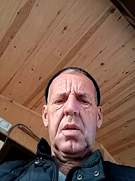 Snapshot of Freddy1962 chatting on December 14, 2024, 4:45 am Freddy1962 online show from December 14, 2024, 4:45 am