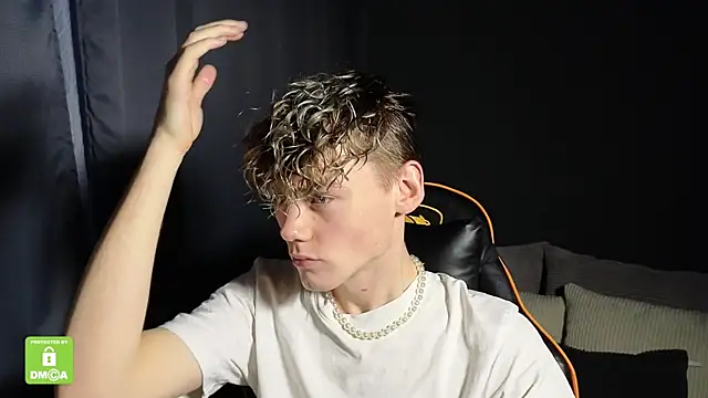 Keytaro online show from December 22, 2025, 1:55 pm