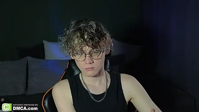 Keytaro online show from March 4, 2026, 1:08 pm