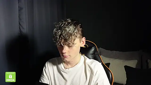 Keytaro online show from December 21, 2025, 10:43 pm