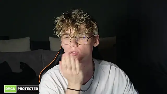 Keytaro online show from April 14, 2026, 11:54 pm