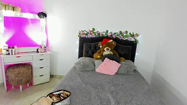 Snapshot of Celeste_silva chatting on December 7, 2024, 2:58 am Celeste silva online show from December 7, 2024, 2:58 am