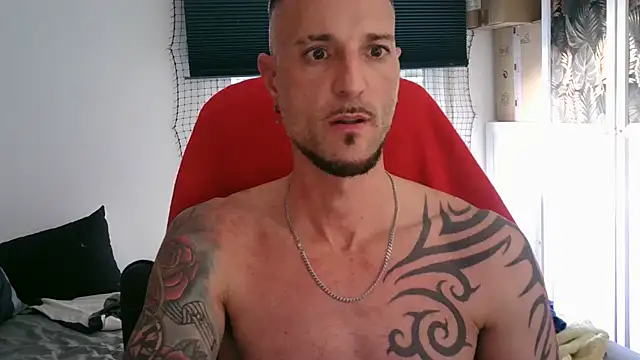 gabrielsaiyann online show from November 4, 2025, 2:32 pm