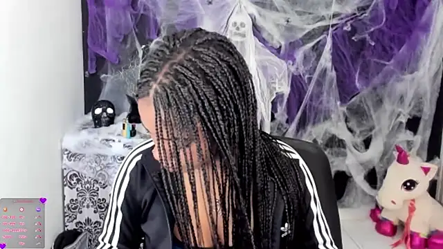 Snapshot of Marce_22 chatting on October 21, 2025, 4:17 pm Marce 22 online show from October 21, 2025, 4:17 pm