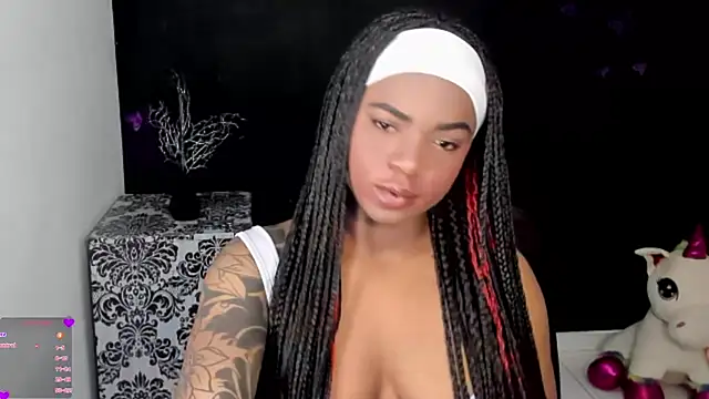 Snapshot of Marce_22 chatting on November 15, 2025, 11:42 pm Marce 22 online show from November 15, 2025, 11:42 pm