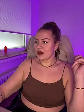 Snapshot of Fancy-Francy chatting on February 27, 2025, 12:56 pm Fancy-Francy online show from February 27, 2025, 12:56 pm