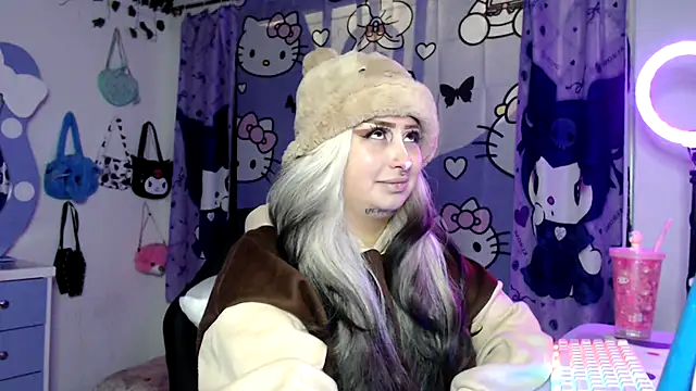 Snapshot of lussyevans24 chatting on November 16, 2025, 4:39 am lussyevans24 online show from November 16, 2025, 4:39 am