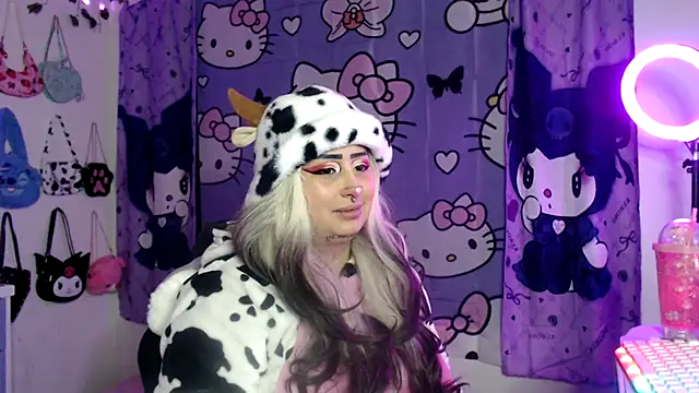 Snapshot of lussyevans24 chatting on September 15, 2025, 5:41 am lussyevans24 online show from September 15, 2025, 5:41 am