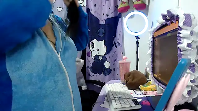 Snapshot of lussyevans24 chatting on December 4, 2025, 6:34 am lussyevans24 online show from December 4, 2025, 6:34 am