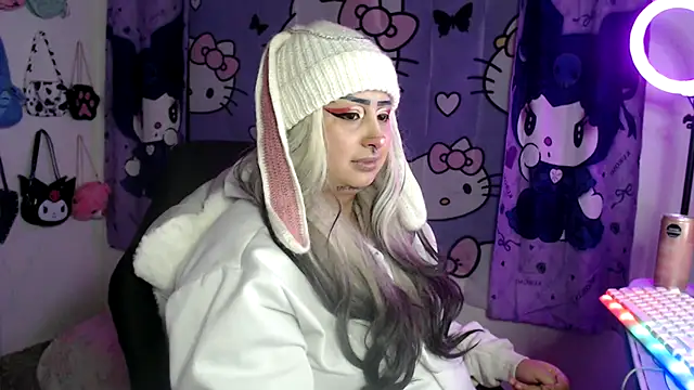 Snapshot of lussyevans24 chatting on September 17, 2025, 6:15 am lussyevans24 online show from September 17, 2025, 6:15 am