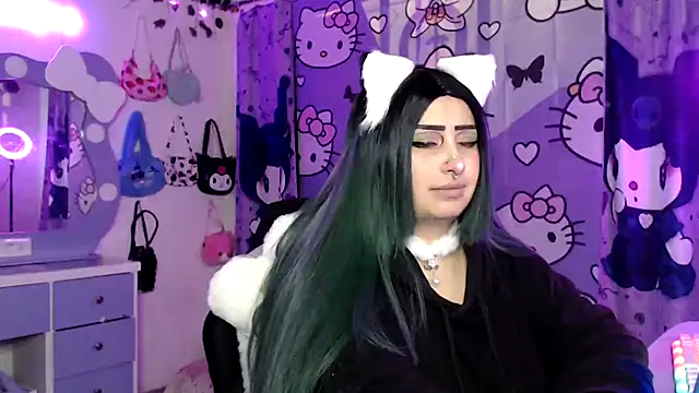 Snapshot of lussyevans24 chatting on October 25, 2025, 4:44 am lussyevans24 online show from October 25, 2025, 4:44 am