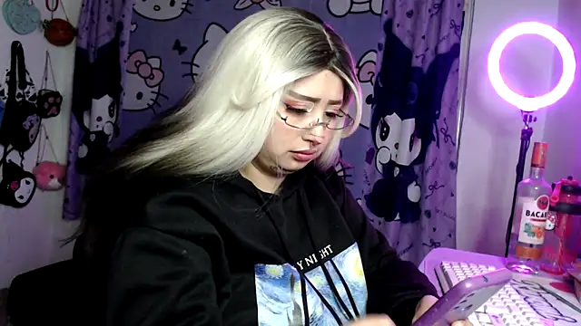 lussyevans24 online show from April 18, 2026, 2:03 am