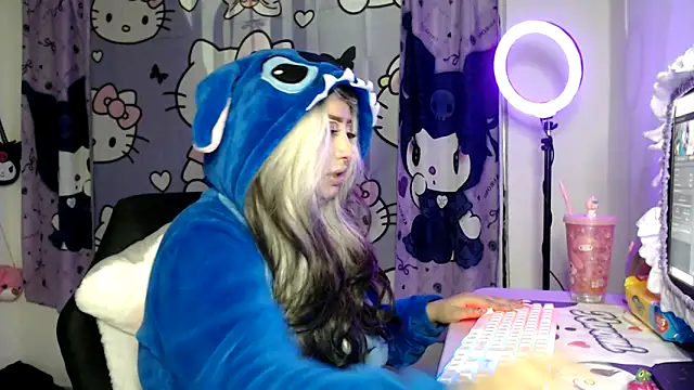 Snapshot of lussyevans24 chatting on November 11, 2025, 3:45 am lussyevans24 online show from November 11, 2025, 3:45 am