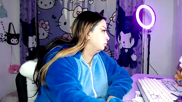 Snapshot of lussyevans24 chatting on November 13, 2025, 5:00 am lussyevans24 online show from November 13, 2025, 5:00 am