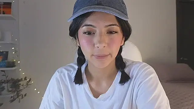 lissi S online show from March 23, 2025, 3:54 am