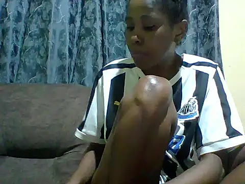 miss lyne001 online show from October 23, 2025, 4:44 am