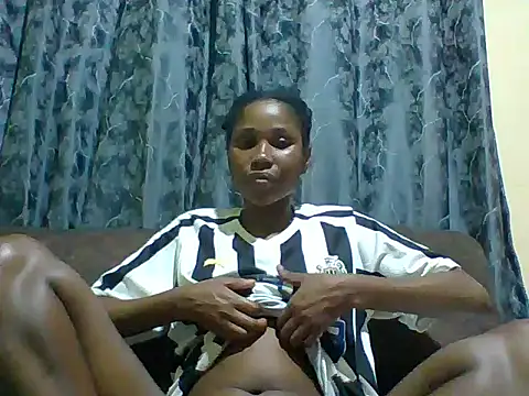 miss lyne001 online show from October 22, 2025, 2:38 pm