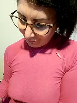 Snapshot of Viola8p chatting on December 14, 2025, 3:28 pm Viola8p online show from December 14, 2025, 3:28 pm