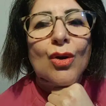 Snapshot of Viola8p chatting on November 28, 2025, 3:23 pm Viola8p online show from November 28, 2025, 3:23 pm