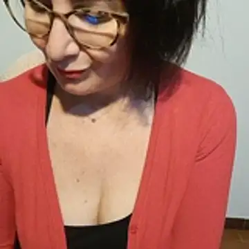 Snapshot of Viola8p chatting on November 10, 2025, 4:12 pm Viola8p online show from November 10, 2025, 4:12 pm