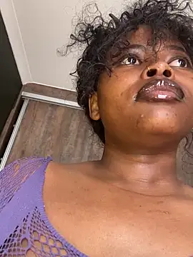 Snapshot of DiamondGoddes chatting on November 15, 2025, 9:24 am DiamondGoddes online show from November 15, 2025, 9:24 am