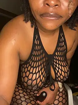 Snapshot of DiamondGoddes chatting on November 11, 2025, 5:30 pm DiamondGoddes online show from November 11, 2025, 5:30 pm