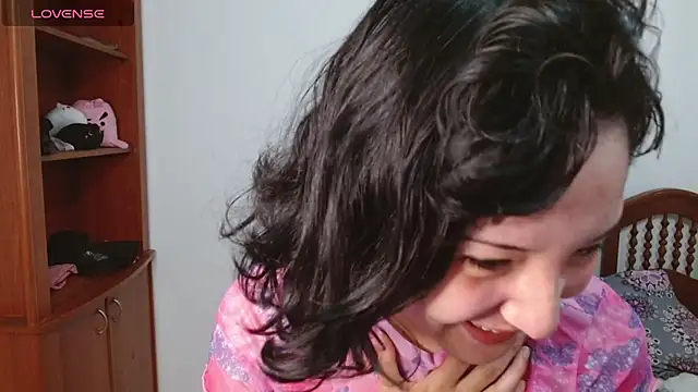 alexaa08 online show from October 7, 2025, 1:45 pm